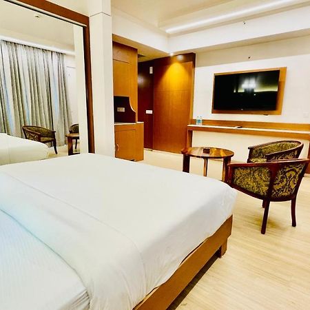 Aparthotel Neel Skye - Couple Friendly - Dlf My Pad, Gomtinagar , Lucknow Exterior foto